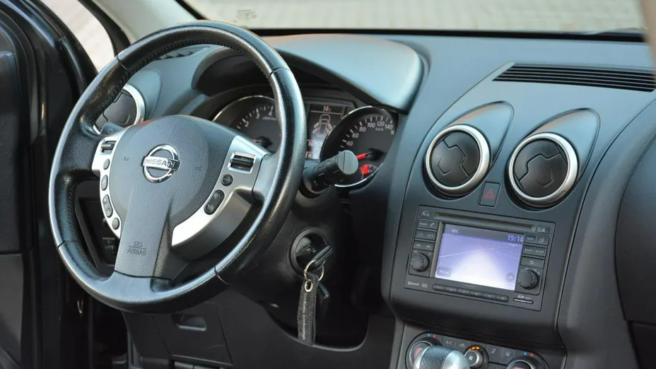 NISSAN Qashqai -