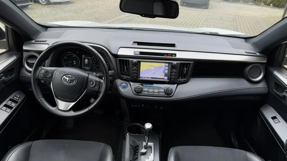 TOYOTA RAV4 -