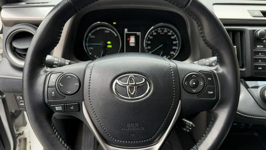 TOYOTA RAV4 -