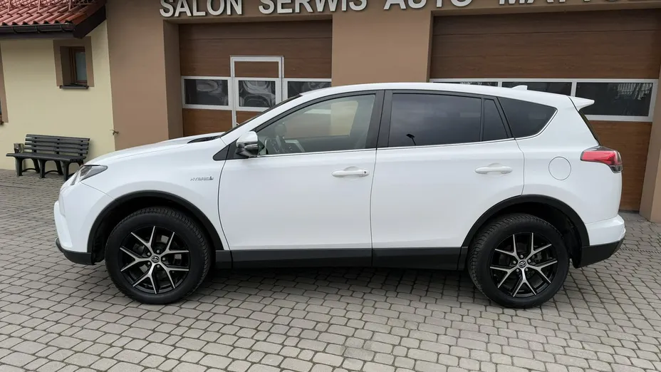 TOYOTA RAV4 -