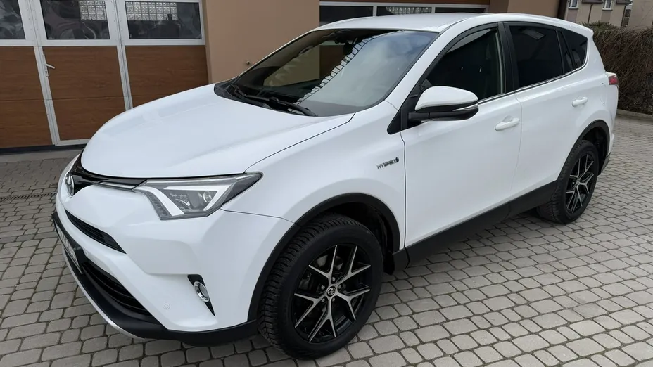 TOYOTA RAV4 -