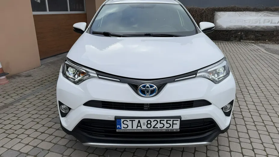 TOYOTA RAV4 -