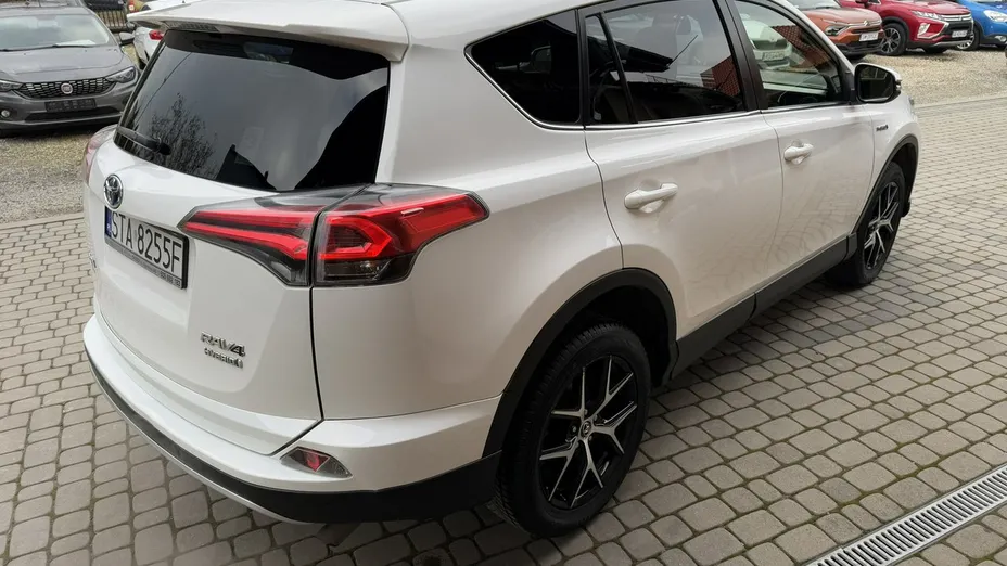 TOYOTA RAV4 -