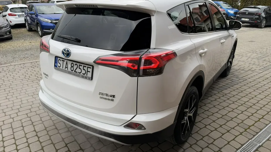 TOYOTA RAV4 -