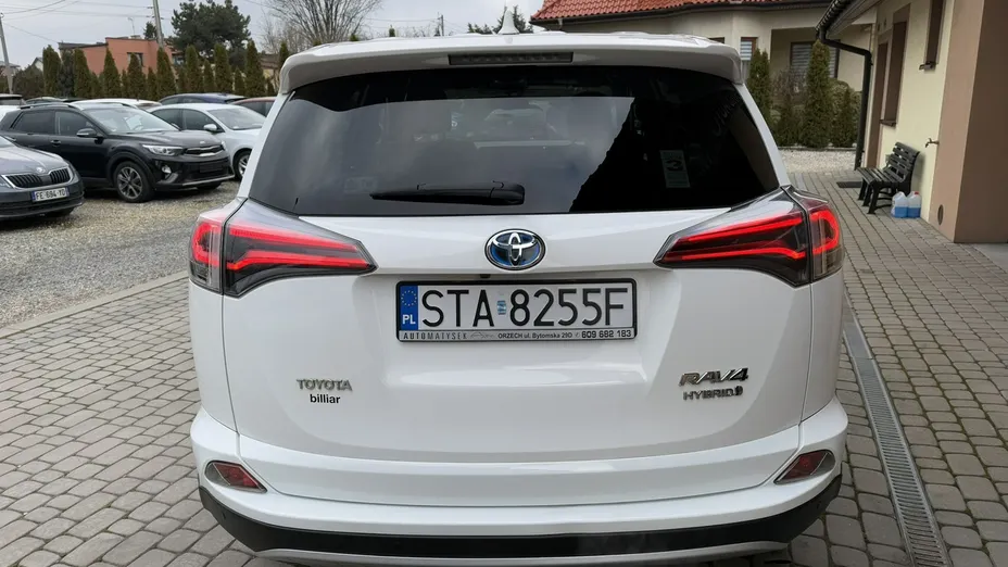 TOYOTA RAV4 -