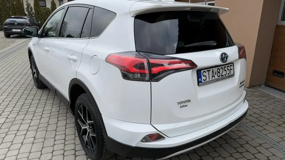 TOYOTA RAV4 -