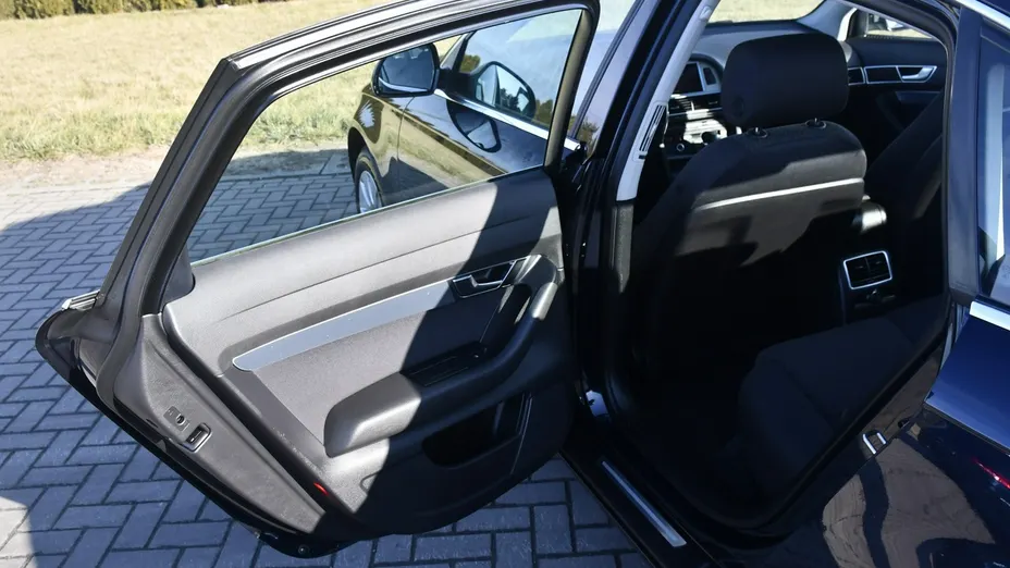 AUDI A6 -