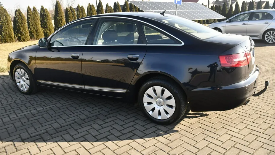 AUDI A6 -