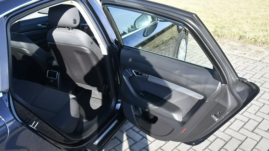 AUDI A6 -