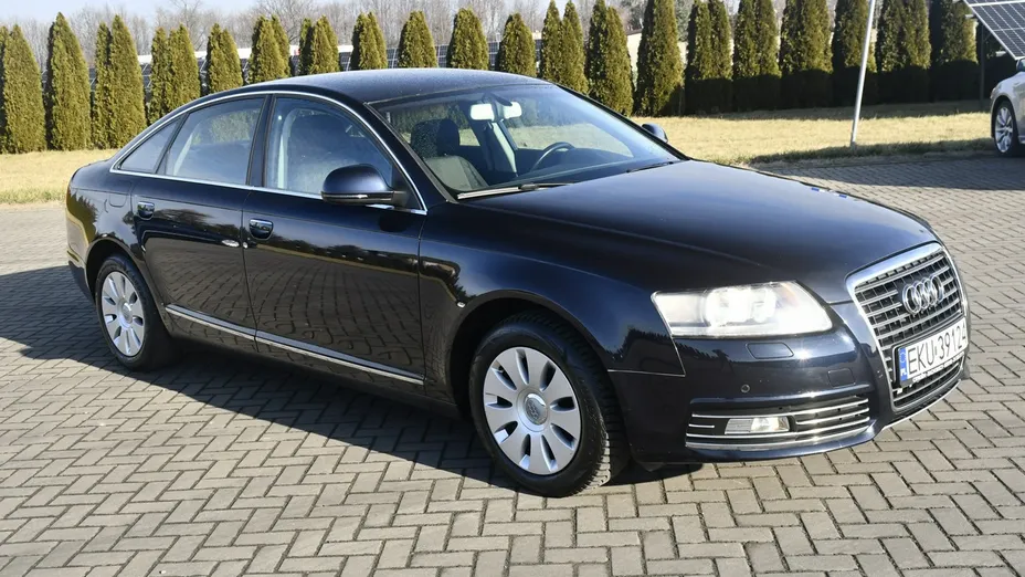 AUDI A6 -