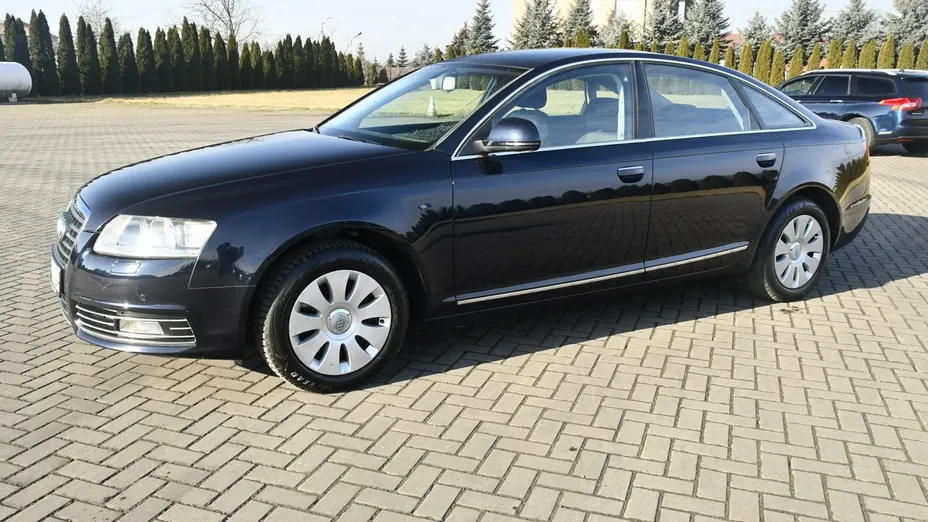 AUDI A6 -