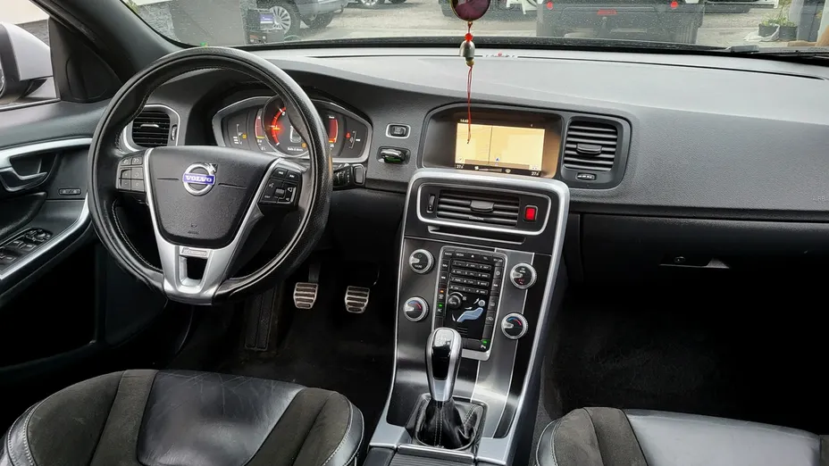 VOLVO S60 -