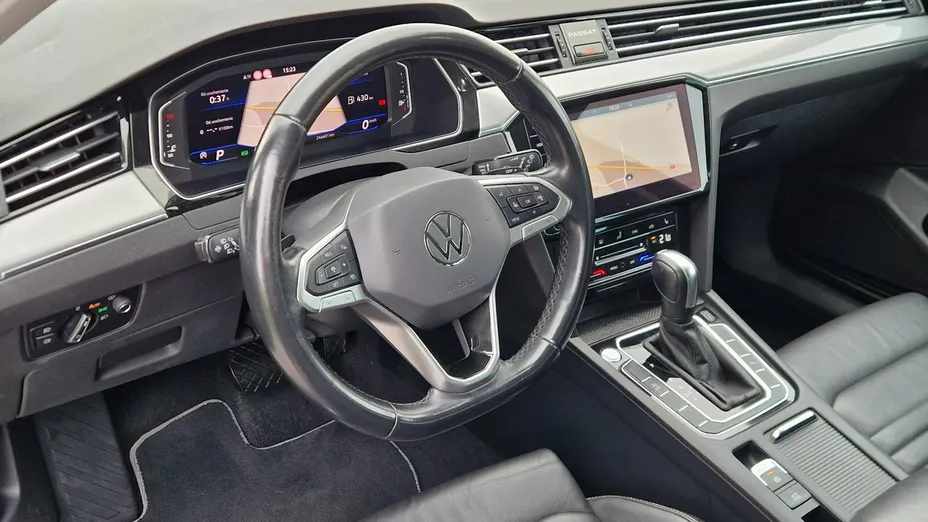 VOLKSWAGEN Passat -
