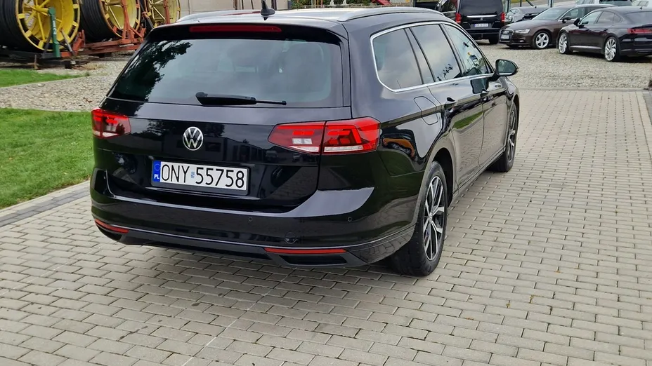VOLKSWAGEN Passat -