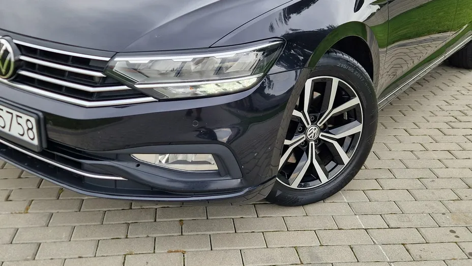 VOLKSWAGEN Passat -