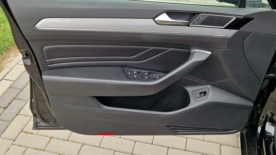 VOLKSWAGEN Passat -