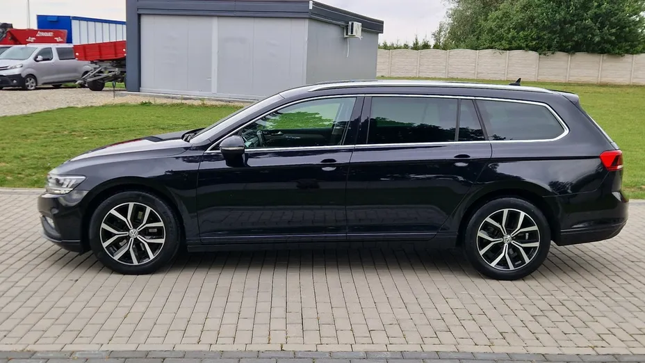 VOLKSWAGEN Passat -
