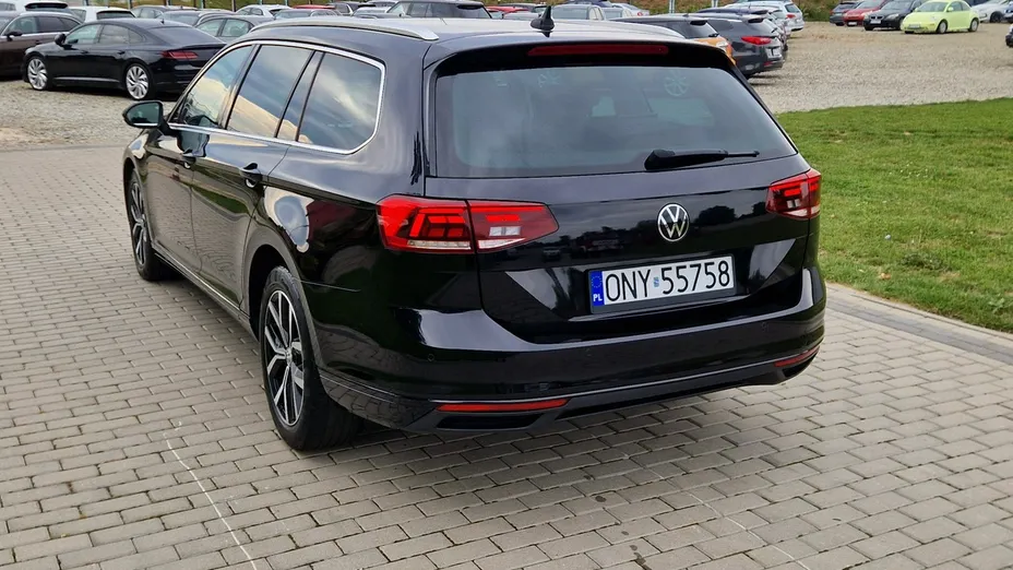 VOLKSWAGEN Passat -