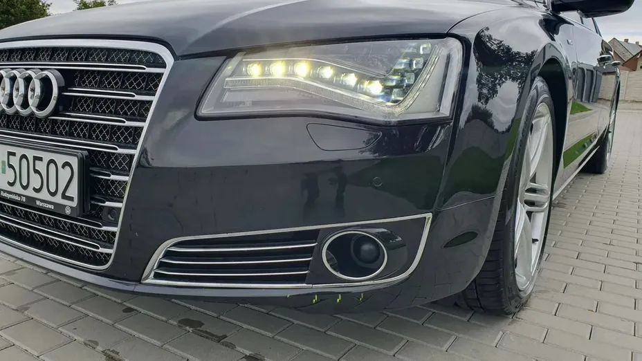 AUDI A8 -