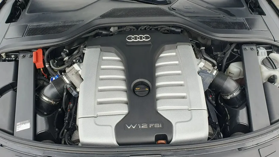 AUDI A8 -