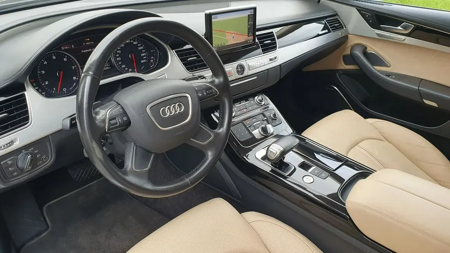 AUDI A8 -