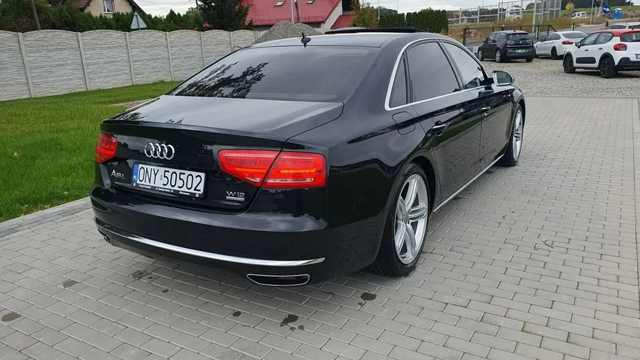 AUDI A8 -