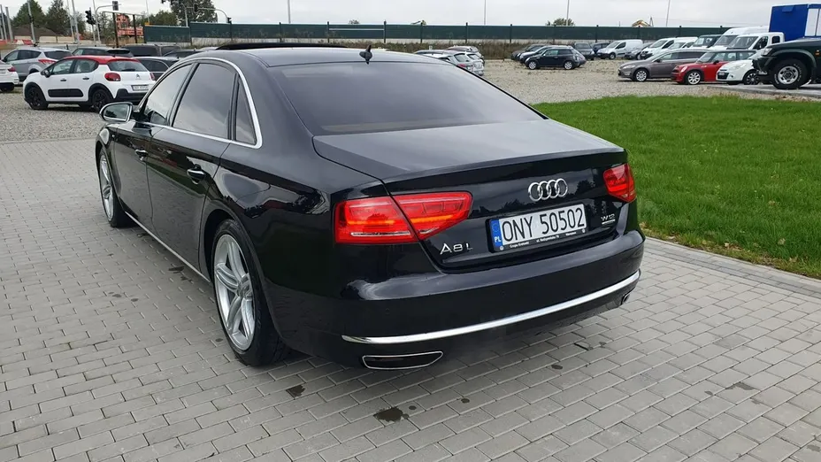 AUDI A8 -