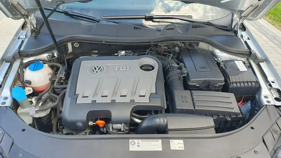 VOLKSWAGEN Passat -