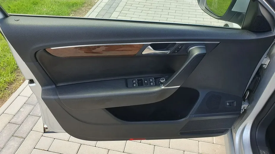VOLKSWAGEN Passat -