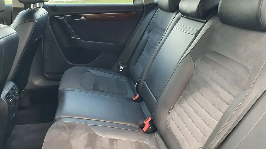 VOLKSWAGEN Passat -