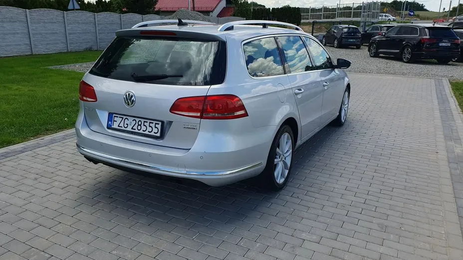 VOLKSWAGEN Passat -
