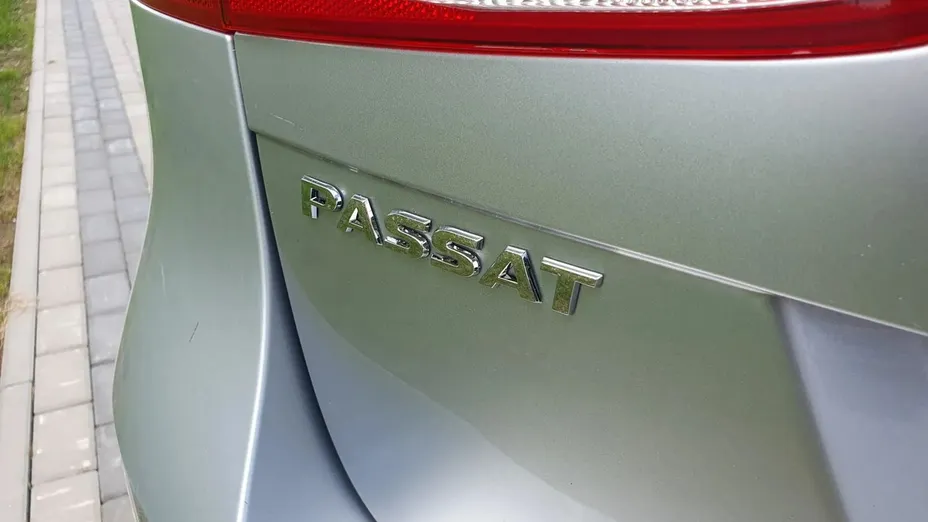 VOLKSWAGEN Passat -