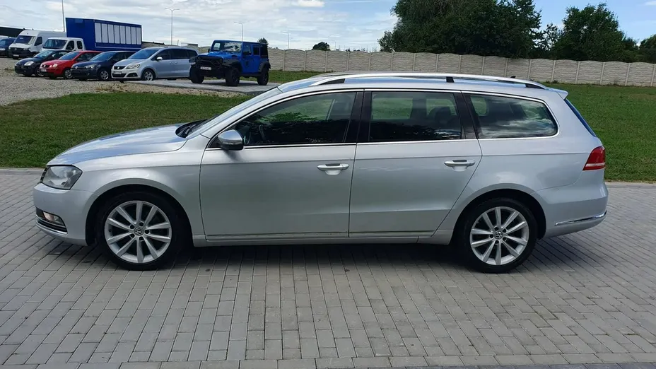 VOLKSWAGEN Passat -