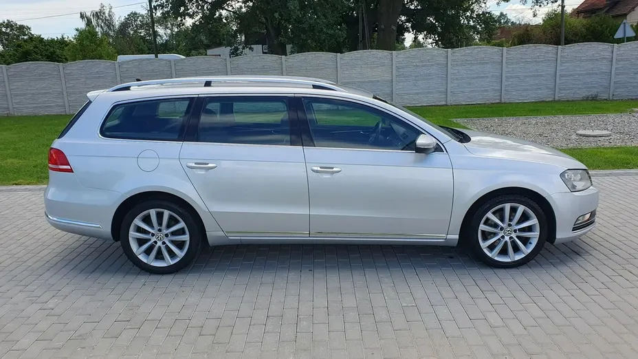 VOLKSWAGEN Passat -