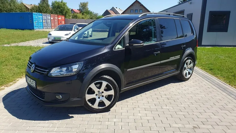VOLKSWAGEN Touran -