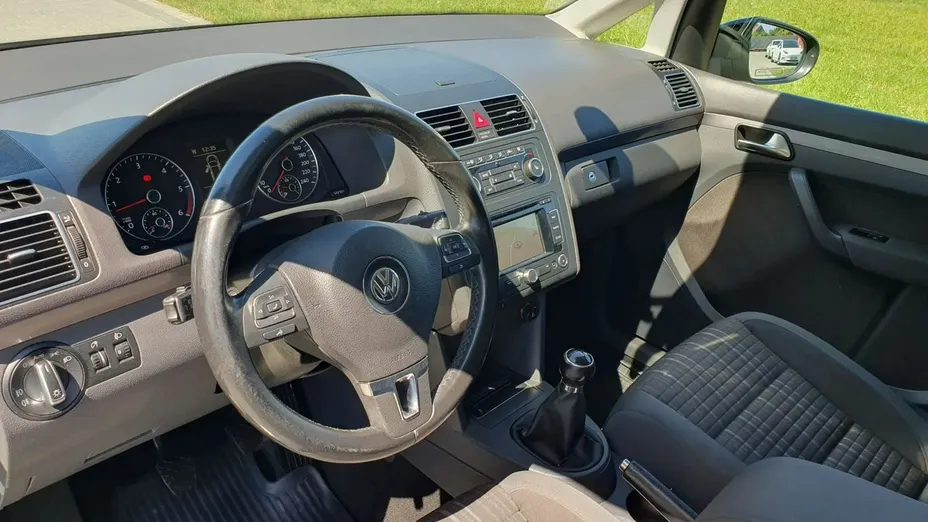 VOLKSWAGEN Touran -