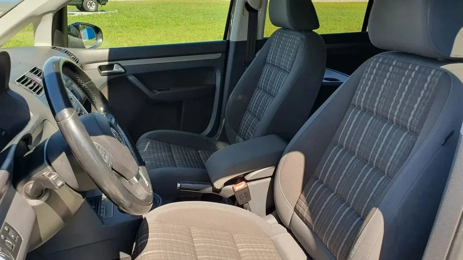 VOLKSWAGEN Touran -