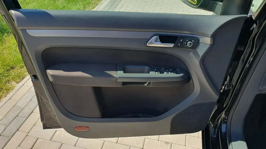VOLKSWAGEN Touran -