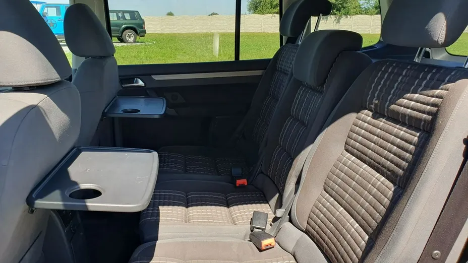 VOLKSWAGEN Touran -
