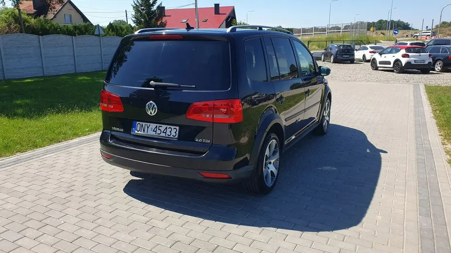 VOLKSWAGEN Touran -