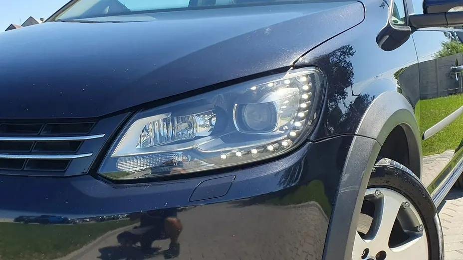 VOLKSWAGEN Touran -