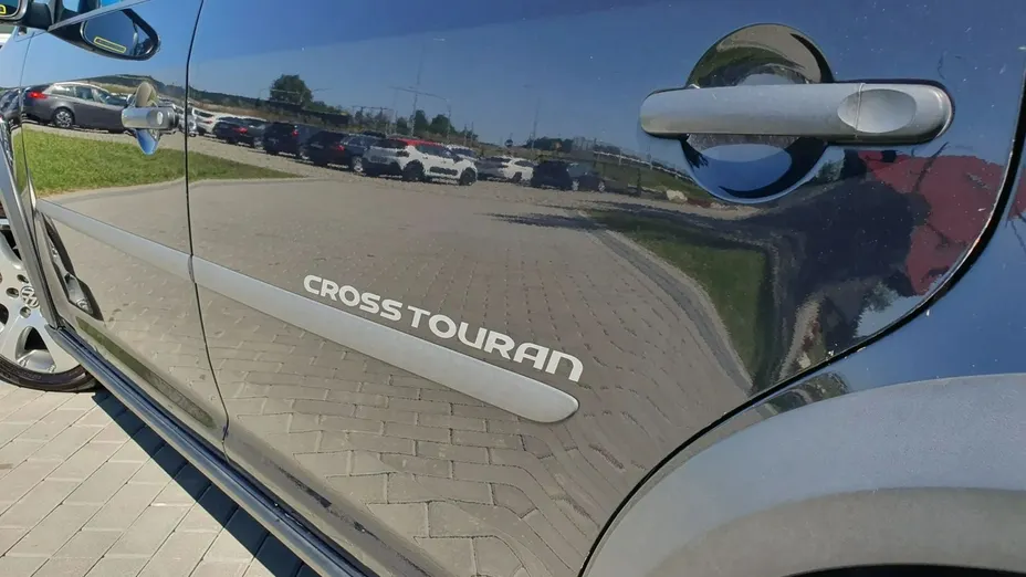 VOLKSWAGEN Touran -