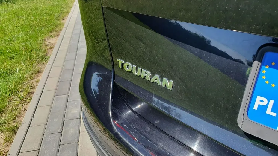 VOLKSWAGEN Touran -