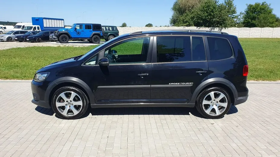 VOLKSWAGEN Touran -