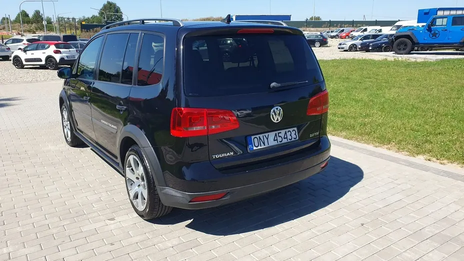 VOLKSWAGEN Touran -