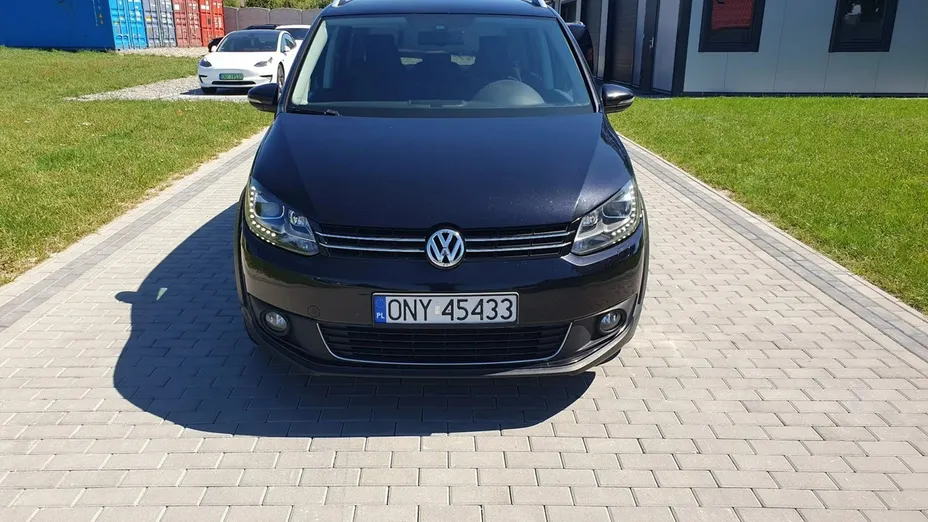 VOLKSWAGEN Touran -