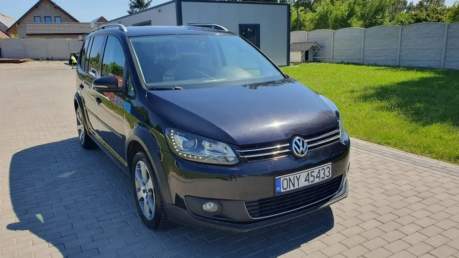 VOLKSWAGEN Touran -