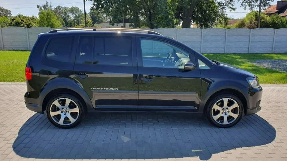 VOLKSWAGEN Touran -