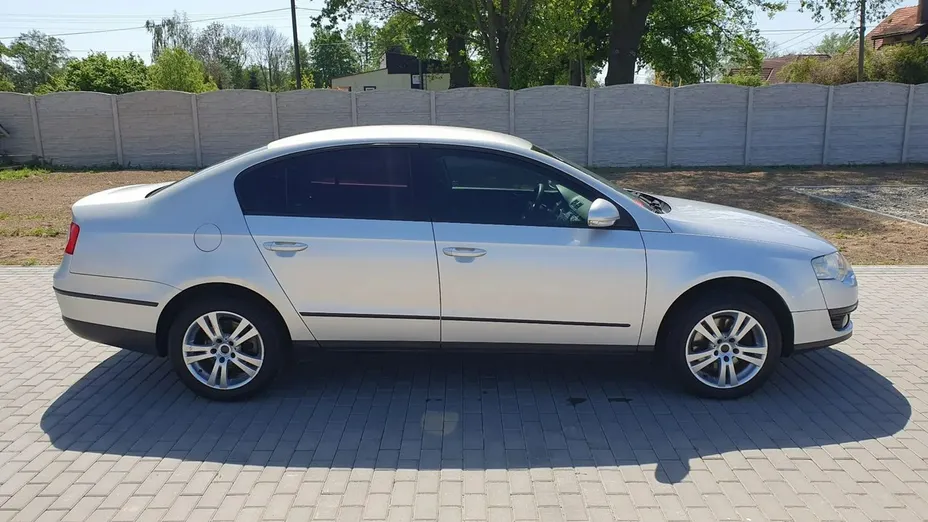 VOLKSWAGEN Passat -