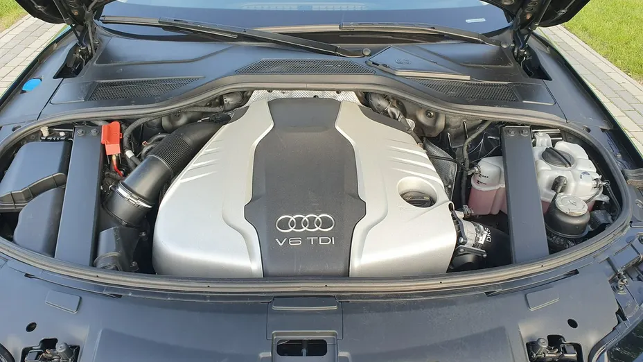 AUDI A8 -